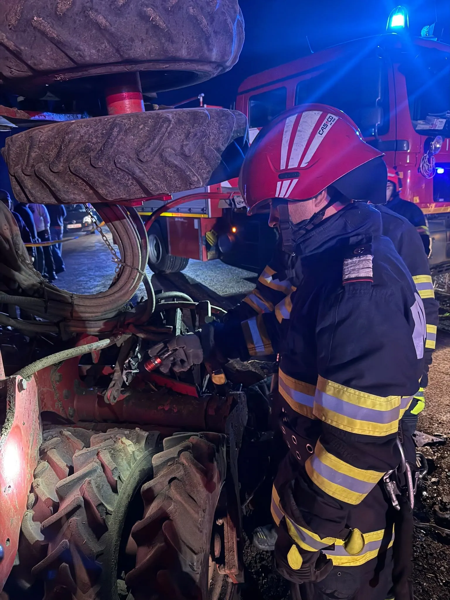 Valea Părului, DJ 504: un mort și doi răniți după coliziune cu un tractor